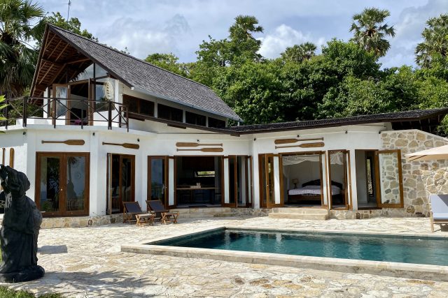 Villa For Sale in a beautiful beachfront property in Rote Island