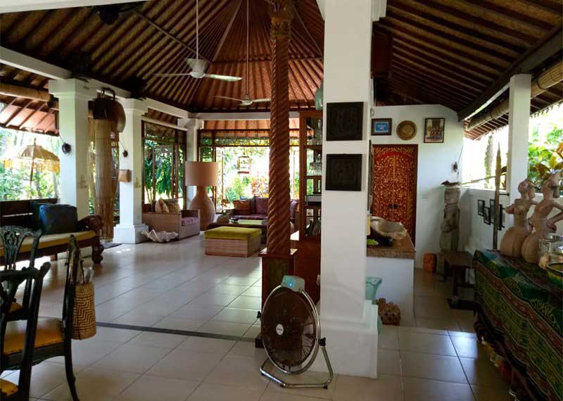 beachside-resort-villa-in-sanur-for-sale-living-room