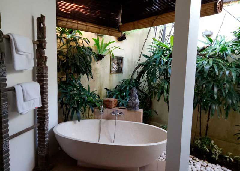 beachside-resort-villa-in-sanur-for-sale-outdoor-bath