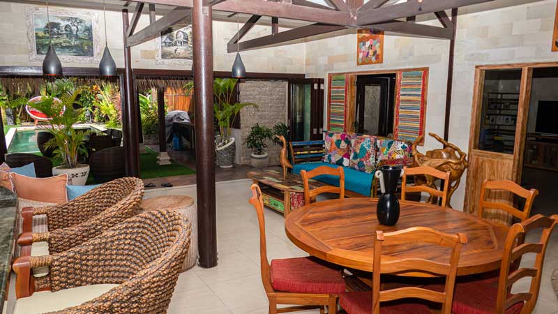 sanur-beachside-villa-for-sale-dining