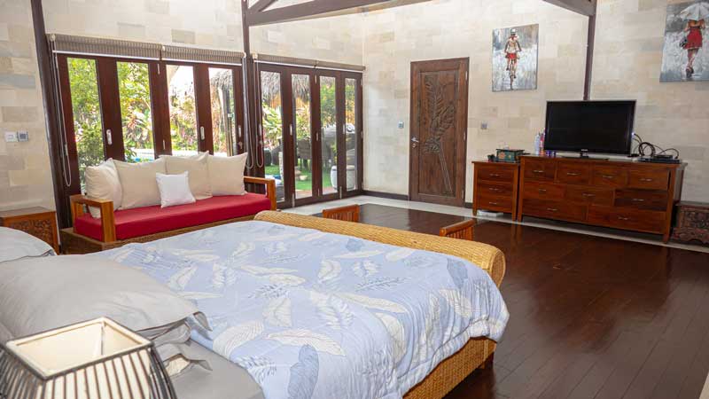 sanur-beachside-villa-for-sale-master-bedroom